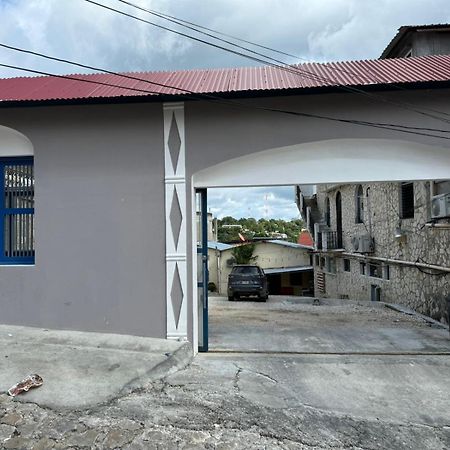 Hostal Inn 2 Flores Bagian luar foto