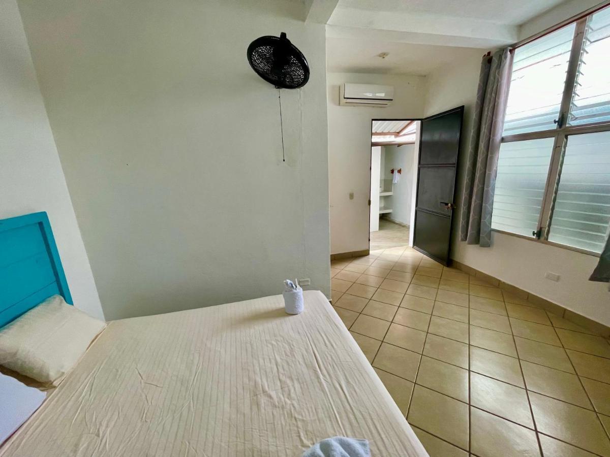 Hostal Inn 2 Flores Bagian luar foto