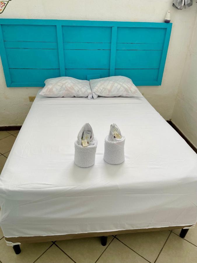 Hostal Inn 2 Flores Bagian luar foto