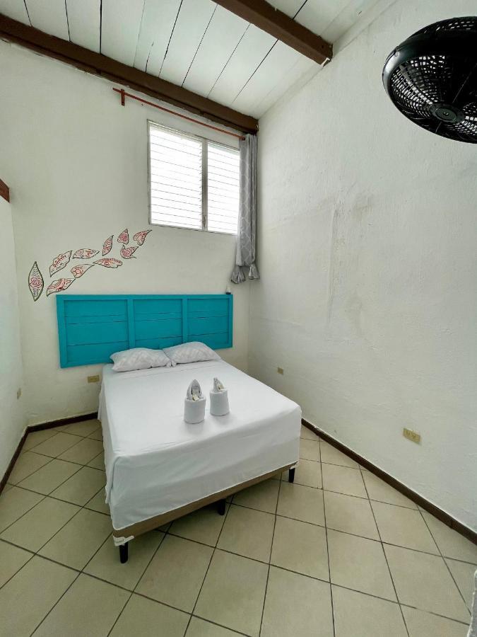 Hostal Inn 2 Flores Bagian luar foto