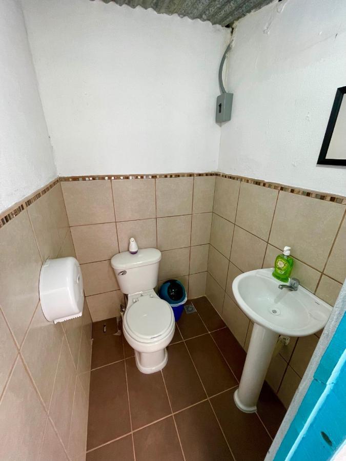Hostal Inn 2 Flores Bagian luar foto