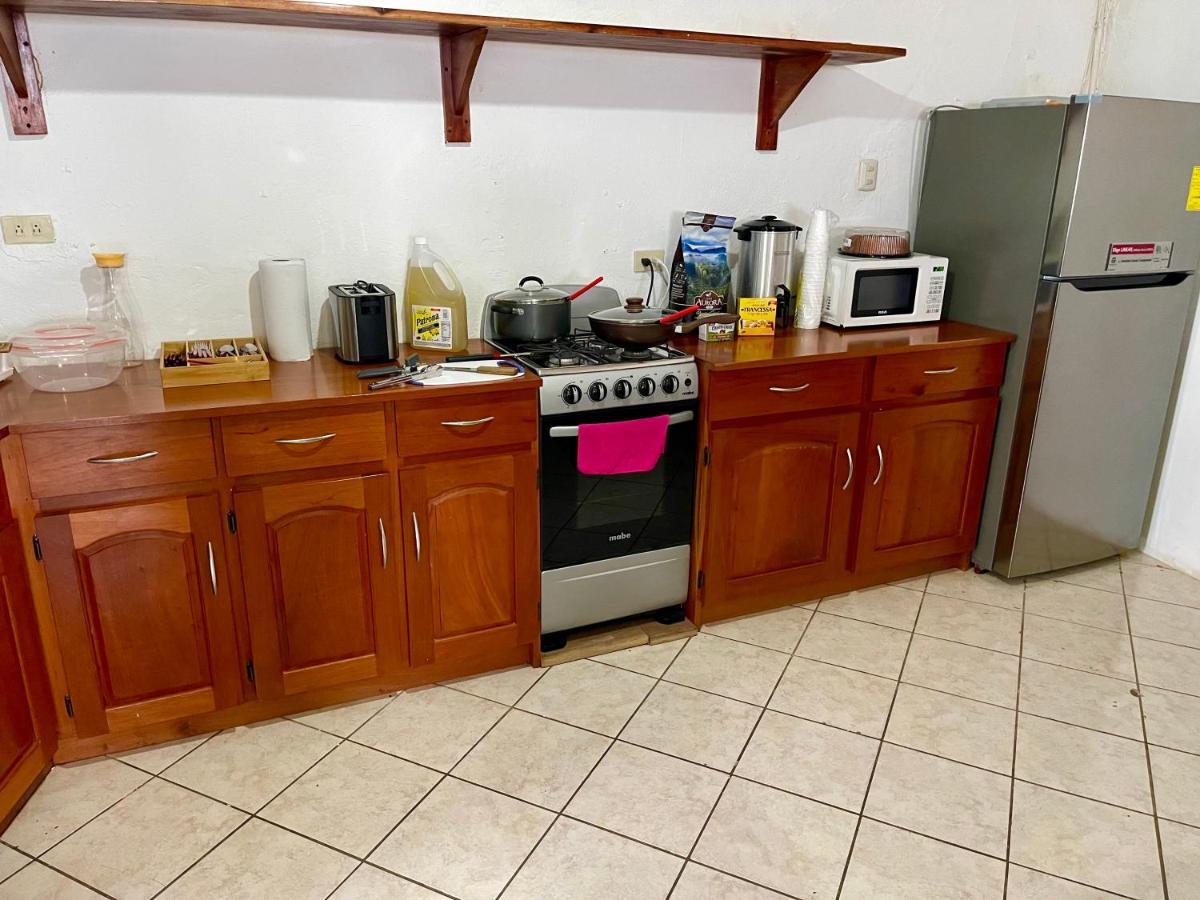 Hostal Inn 2 Flores Bagian luar foto