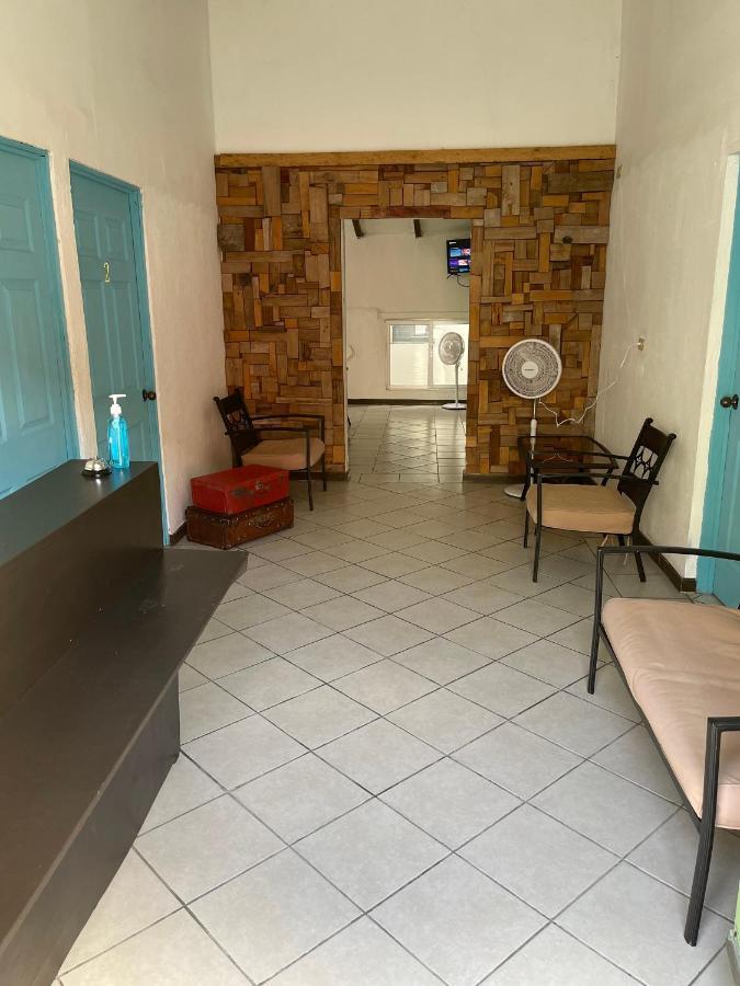 Hostal Inn 2 Flores Bagian luar foto