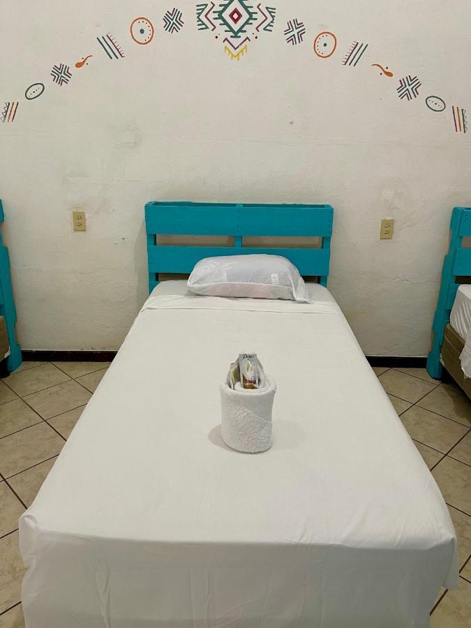 Hostal Inn 2 Flores Bagian luar foto