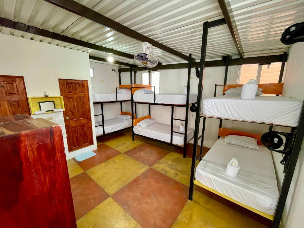 Hostal Inn 2 Flores Bagian luar foto