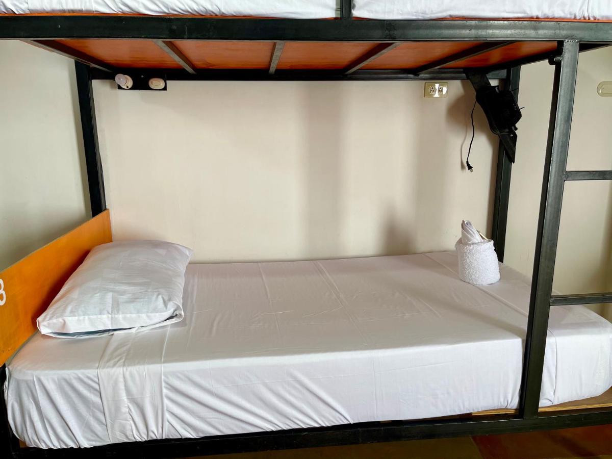 Hostal Inn 2 Flores Bagian luar foto