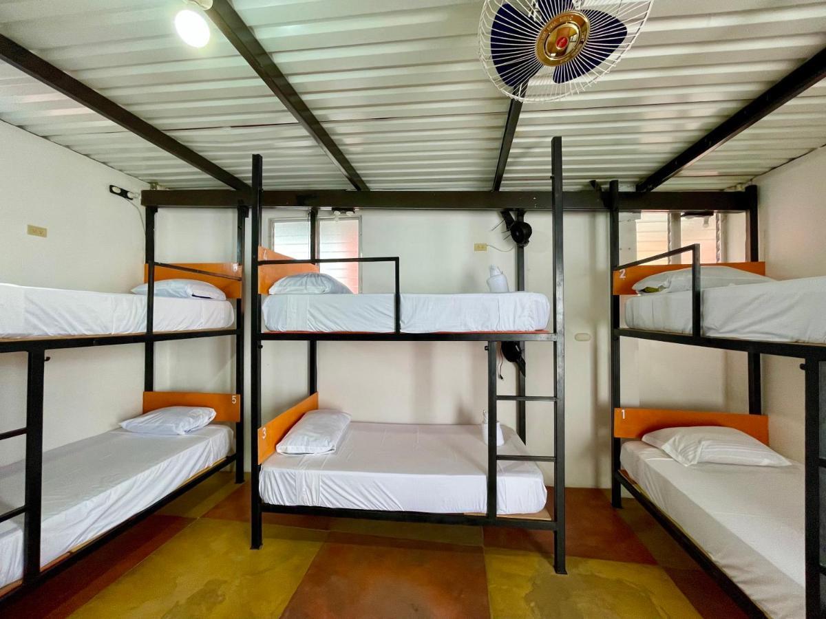 Hostal Inn 2 Flores Bagian luar foto